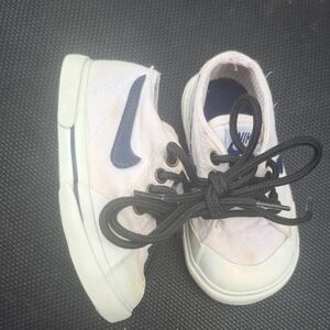 Vintage 90's Baby Nike Toddler Lace-up Sneakers Off White Size 4 Thailand